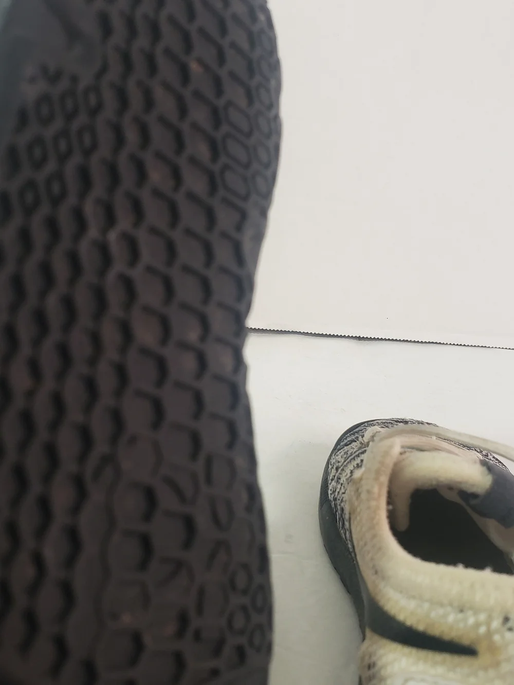 Nike Kids' Lightweight Black & Cream Knit Sneakers Sz: 9C Lil Boys Back toSchool